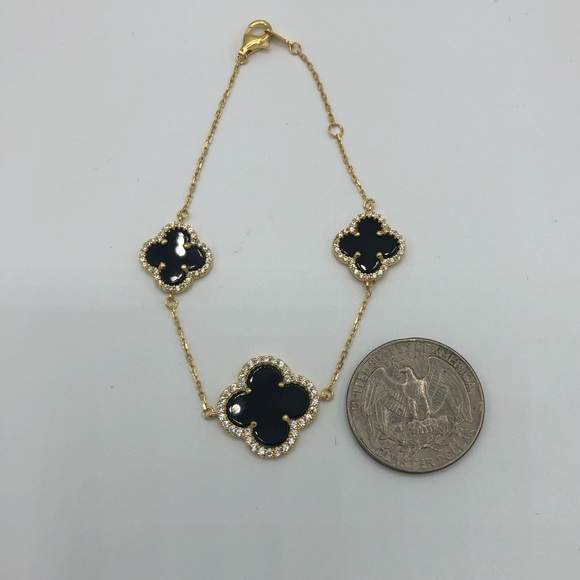 Onyx Clover Bracelet - Picture 7 of 12